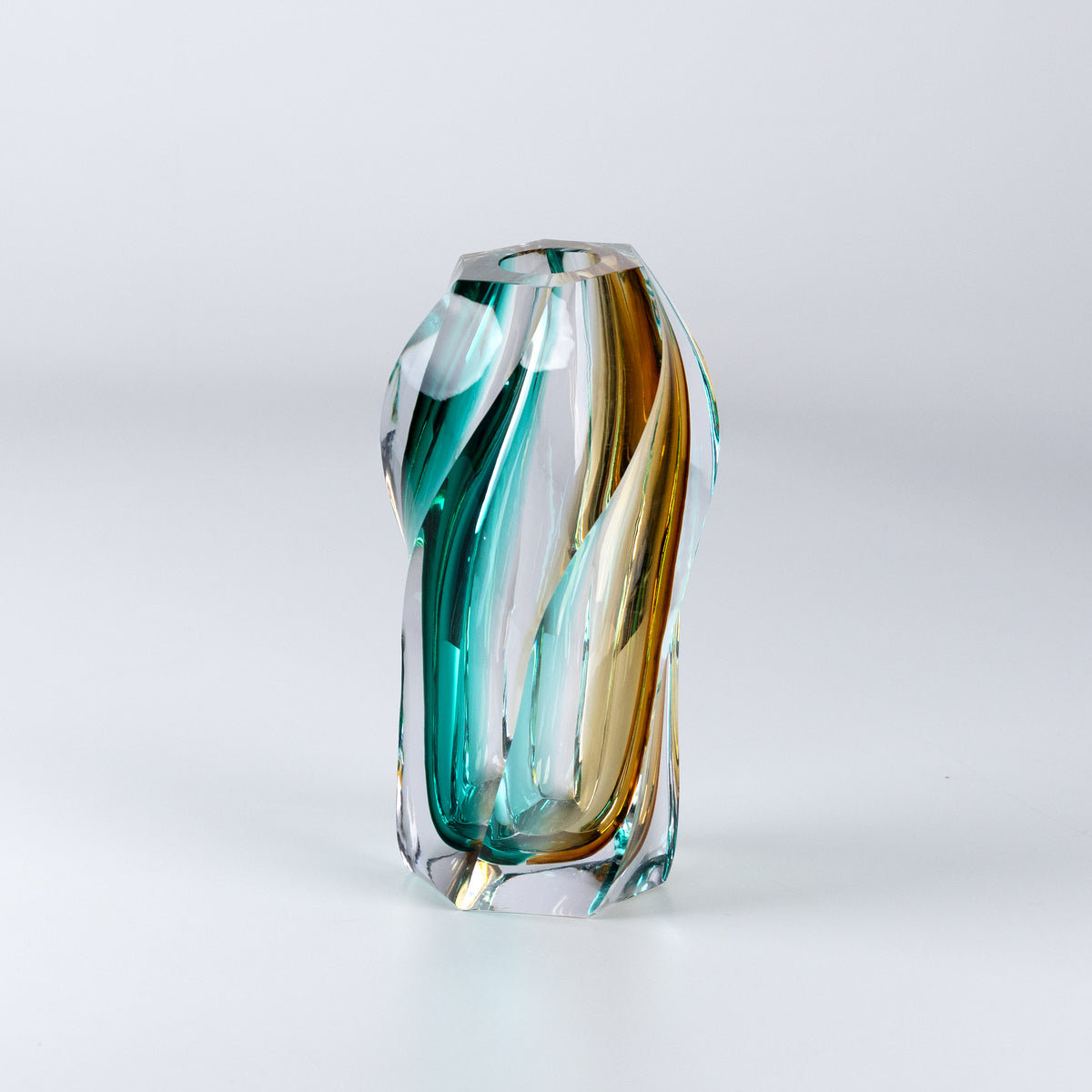 Vitreous glass vase