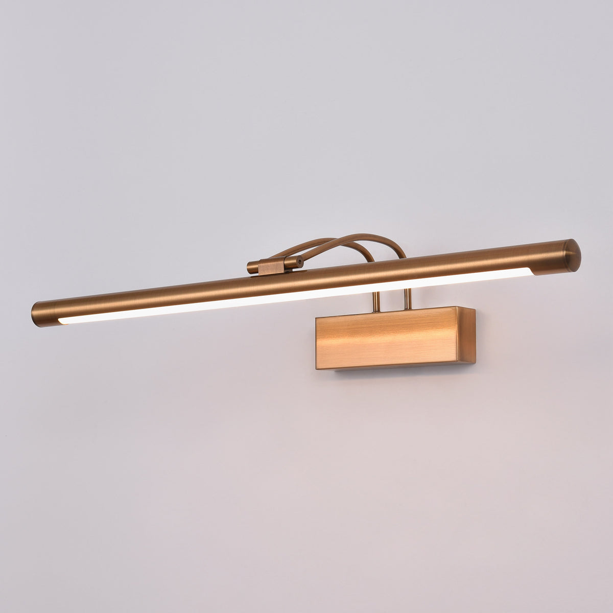 Manipulate (Medium, Gold) Wall Light