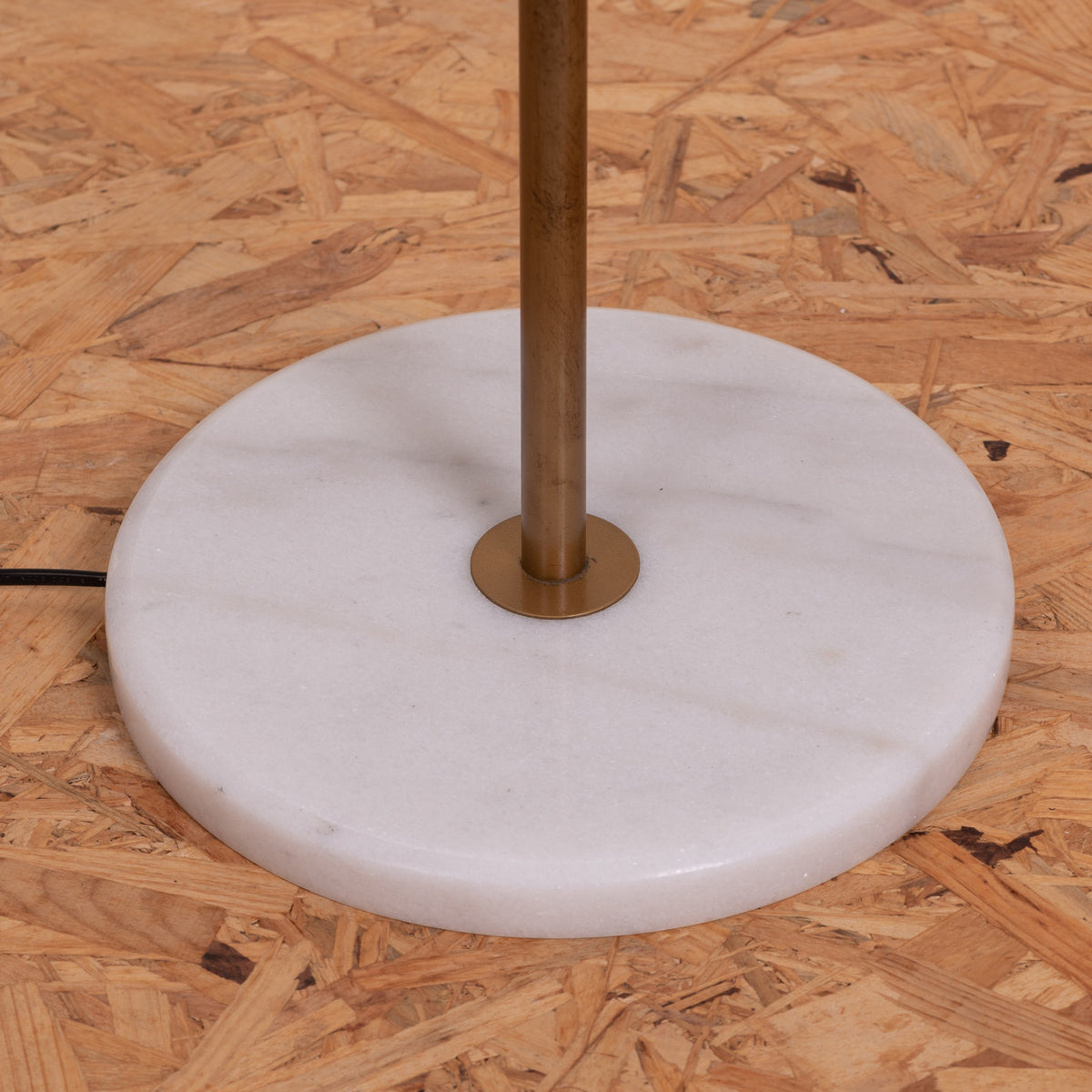 Effortless Signature (Gold, Black) Floor Lamp