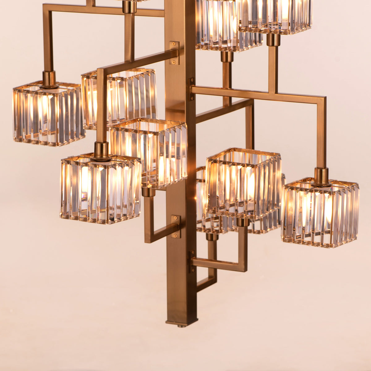 ثريا كريستال واتش ذا ثرون (كبيرة، عمودية، ذهبية)