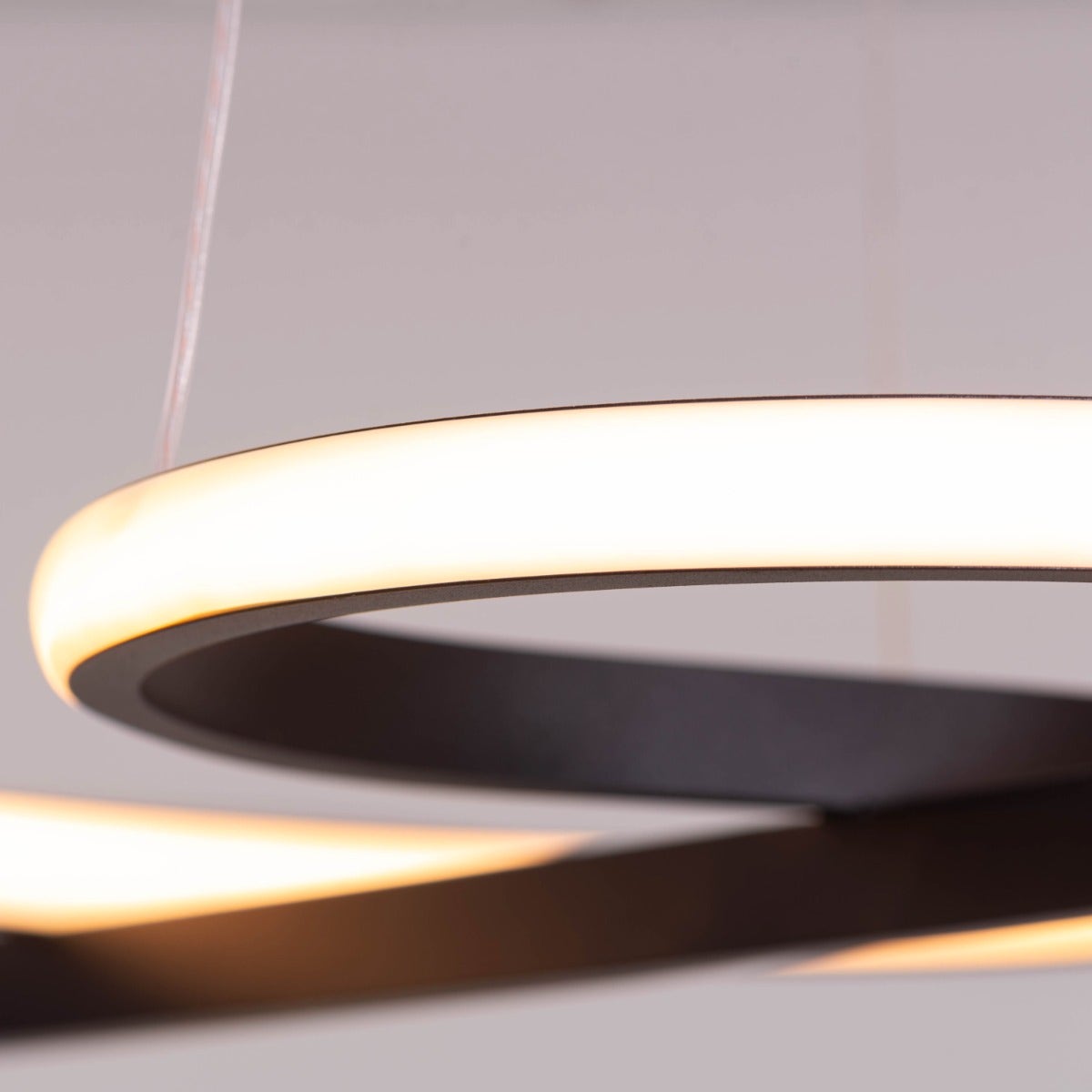ثريا غطس مباشرة (متوسطة، سوداء، مصباح LED قابل للتعتيم مع جهاز تحكم عن بعد)