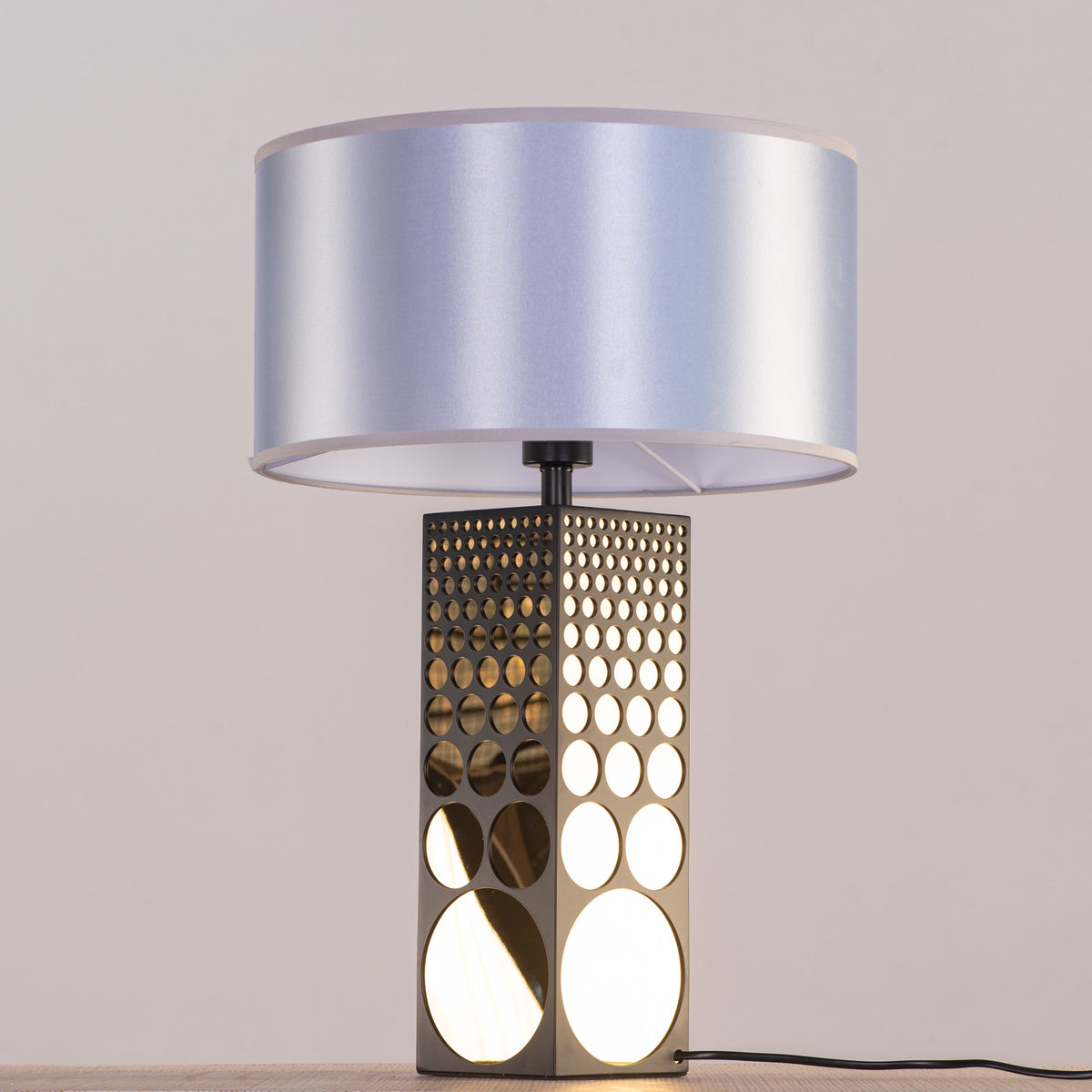 Live Your Look (Black, Blue) Table Lamp