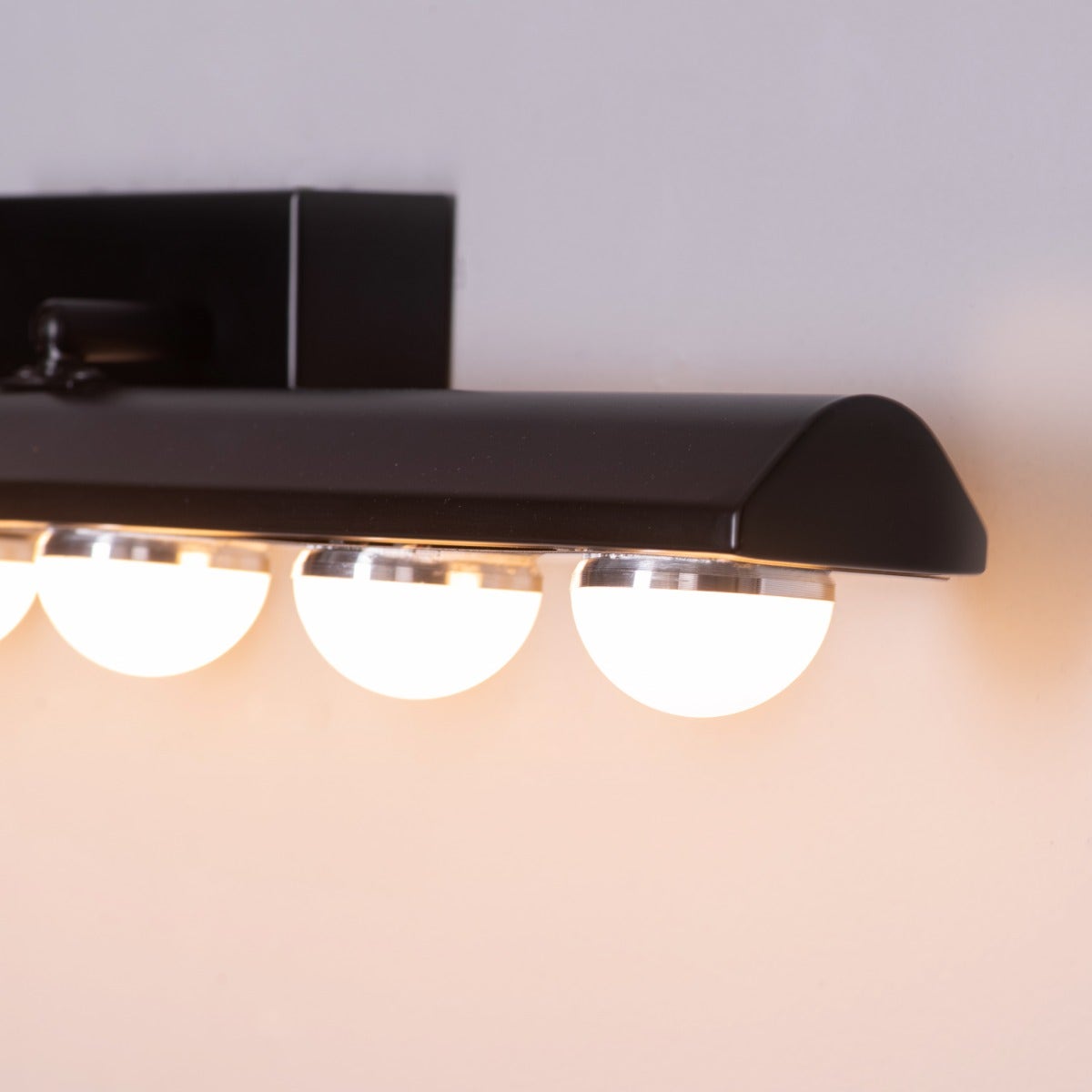 مصباح مكياج (كبير، أبيض، مع إضاءة LED مدمجة) على شكل خشبة مسرح