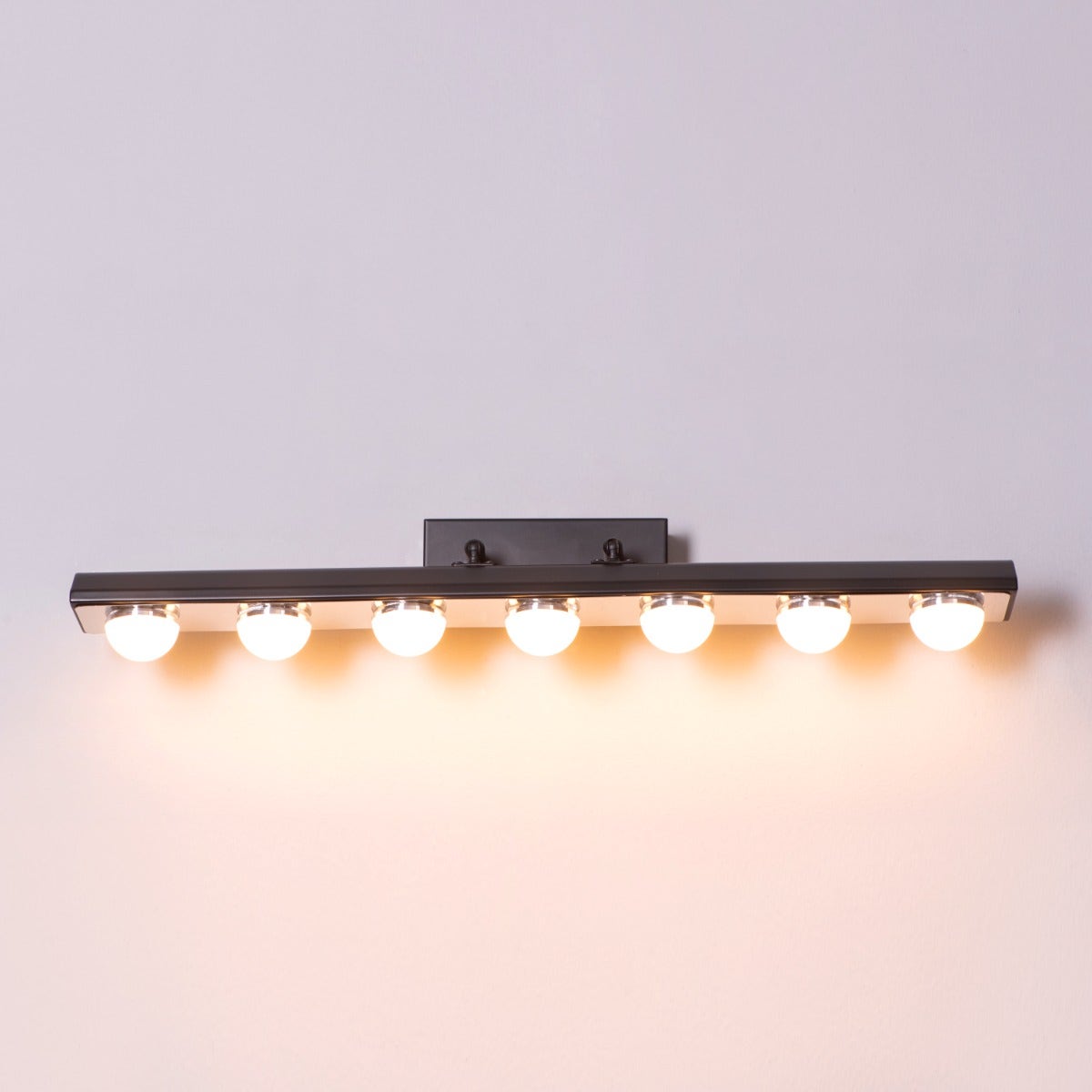 مصباح مكياج (كبير، أبيض، مع إضاءة LED مدمجة) على شكل خشبة مسرح