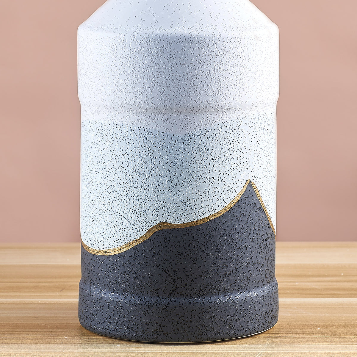 Bottled Up، كبير (كبير، أبيض/أسود) سيراميك