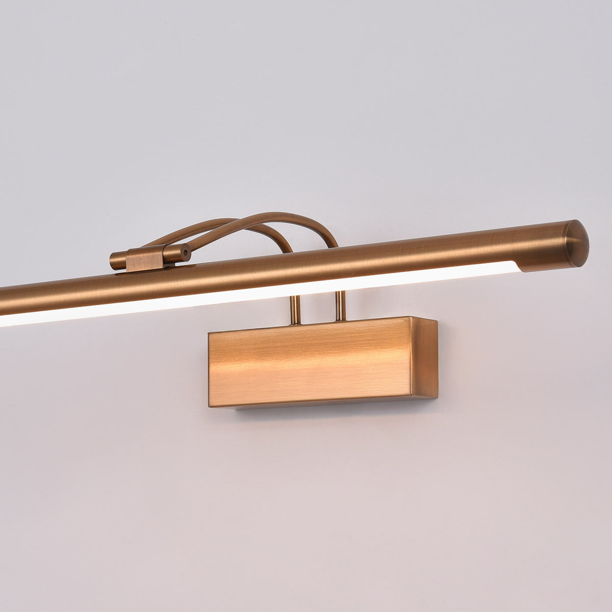 Manipulate (Medium, Gold) Wall Light