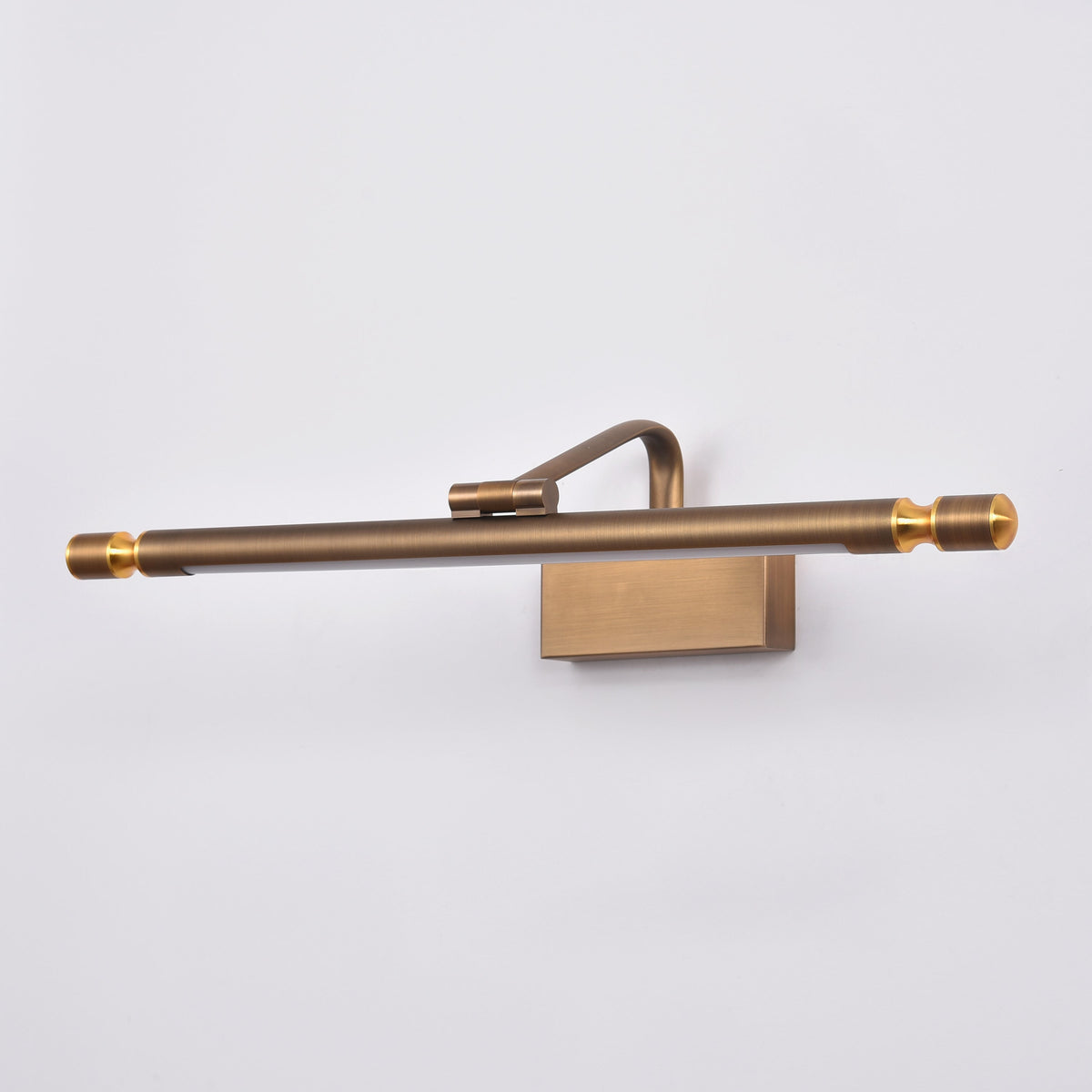 Isolate (Gold, Medium) Wall Light