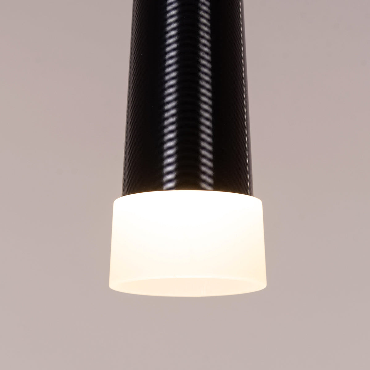 Aura- 05W Black (3000K) LED Designer Series Pendant (DL01-10030)