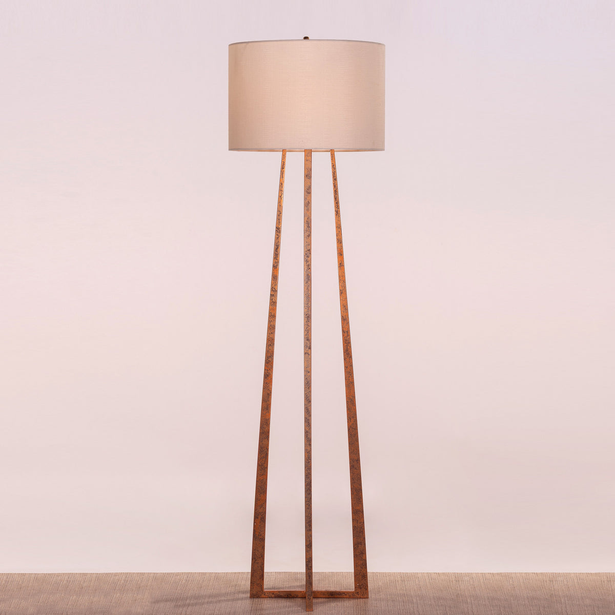 Sweet Escapade (Antique Gold, Off-White) Metal Floor Lamp