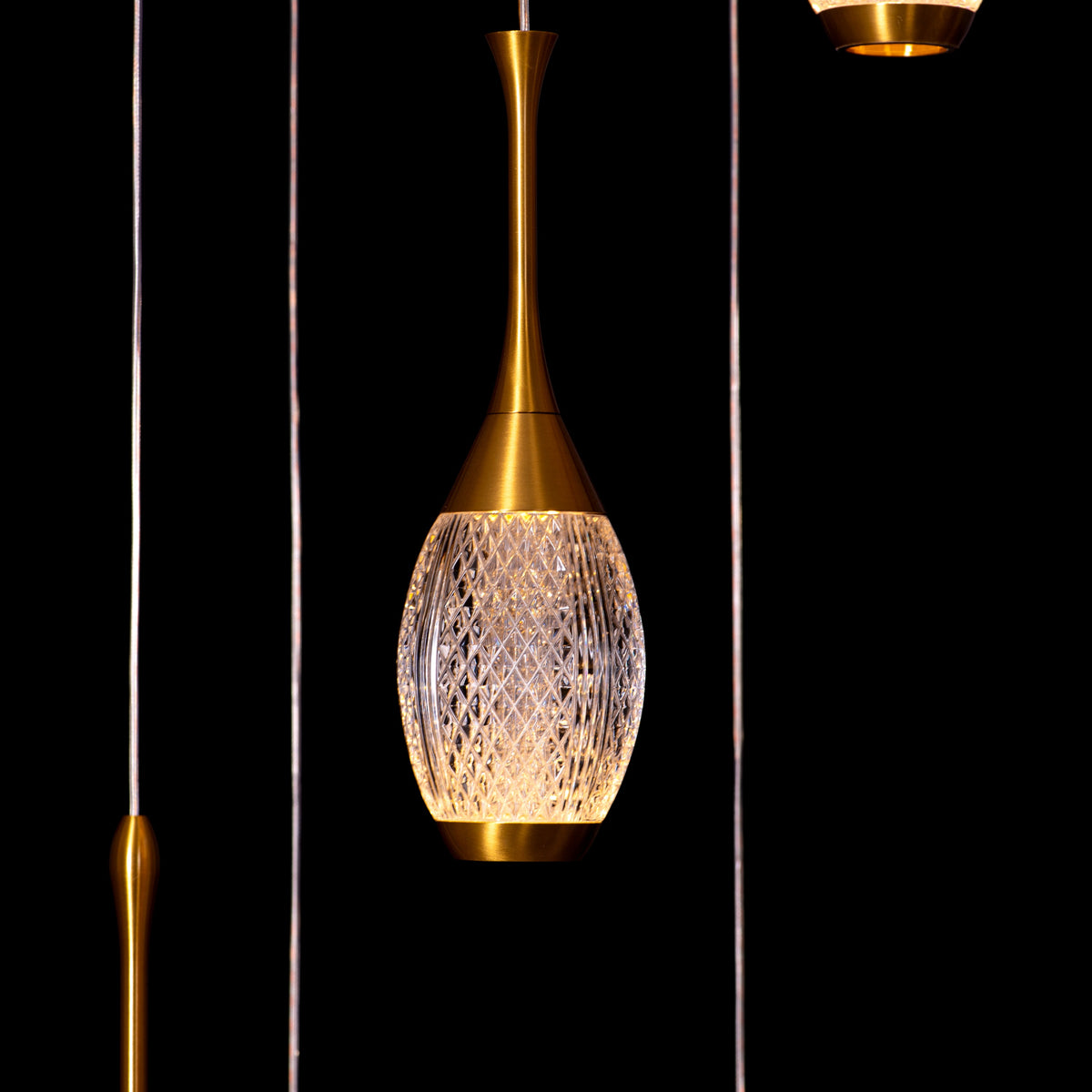 Perfect Landing (متوسط، ذهبي، أبيض، إضاءة LED خافتة مع جهاز تحكم عن بعد) مصباح متدلي من الزجاج المنسوج
