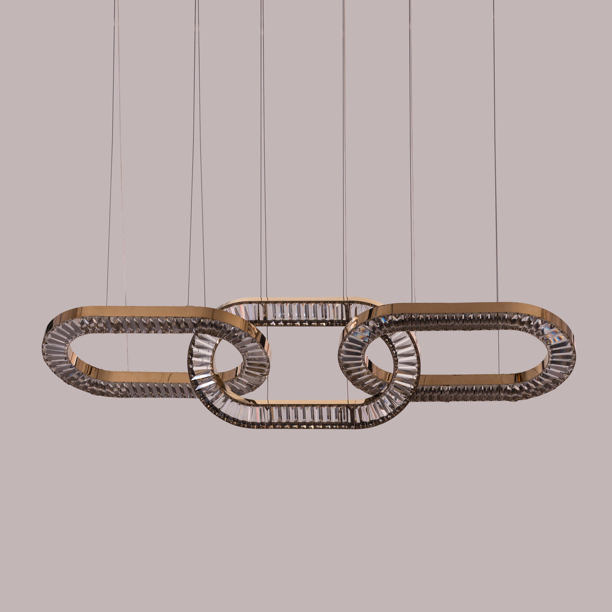 مرحبًا بكم في الثريا الكريستالية "بيفرلي هيلز جراند" (كبيرة، ذهبية، 3 ألوان معتمة بمؤشر LED وجهاز تحكم عن بعد)