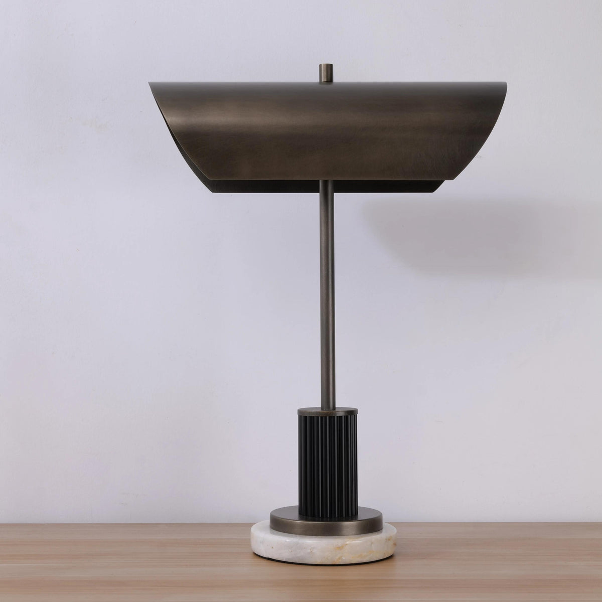 مصباح الطاولة الرائج.