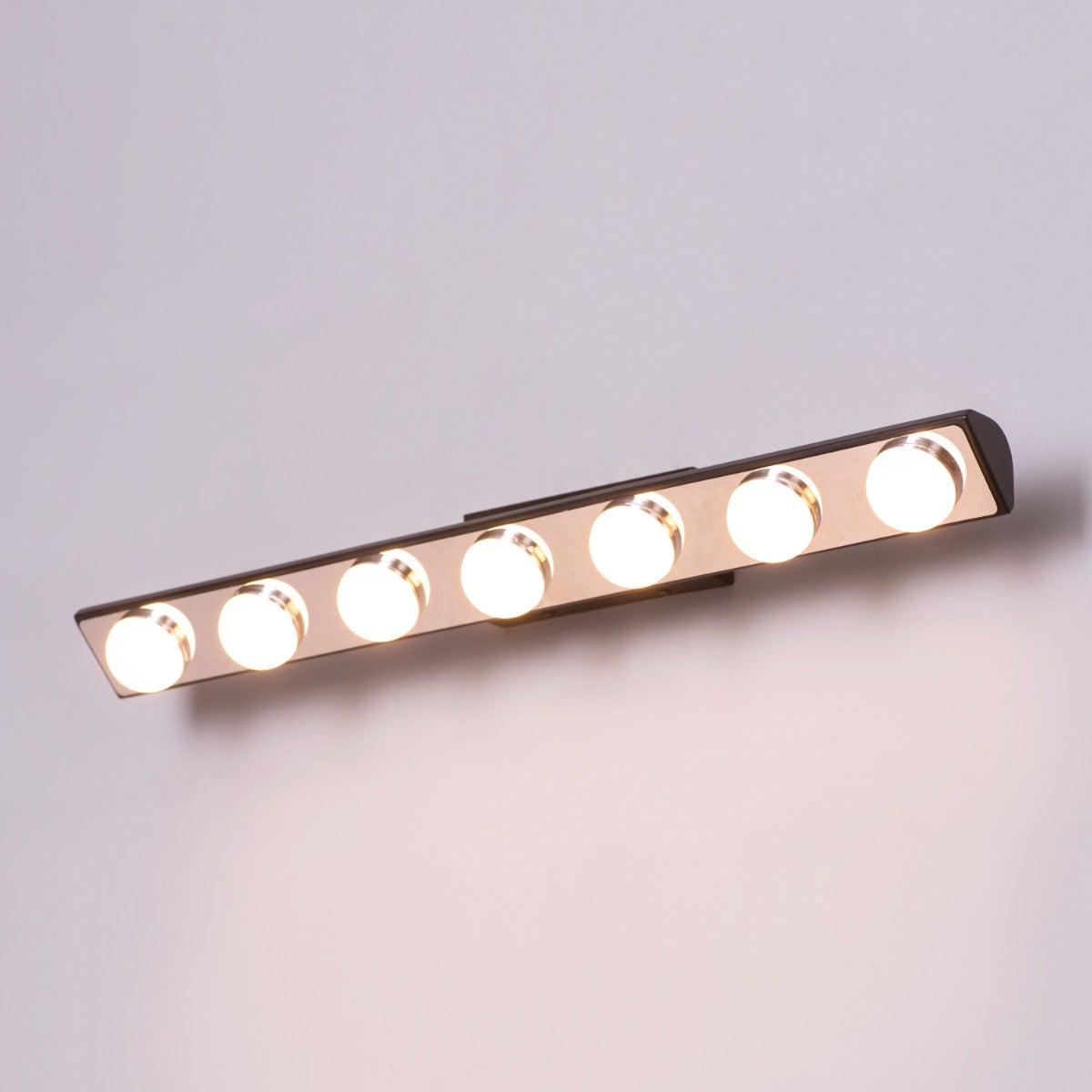 مصباح مكياج (كبير، أبيض، مع إضاءة LED مدمجة) على شكل خشبة مسرح
